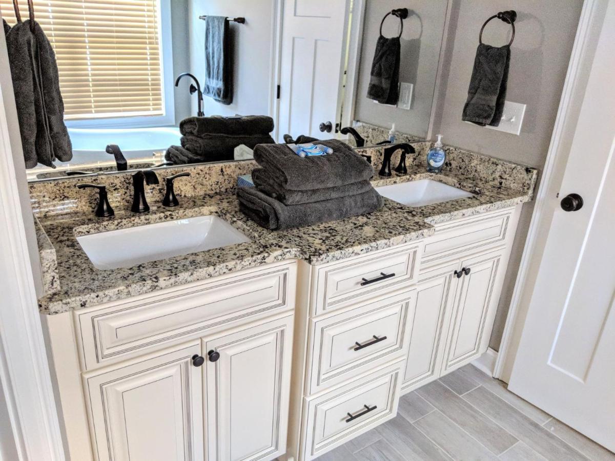 Spacious deluxe house for you, your family&friends Charlotte Exterior foto