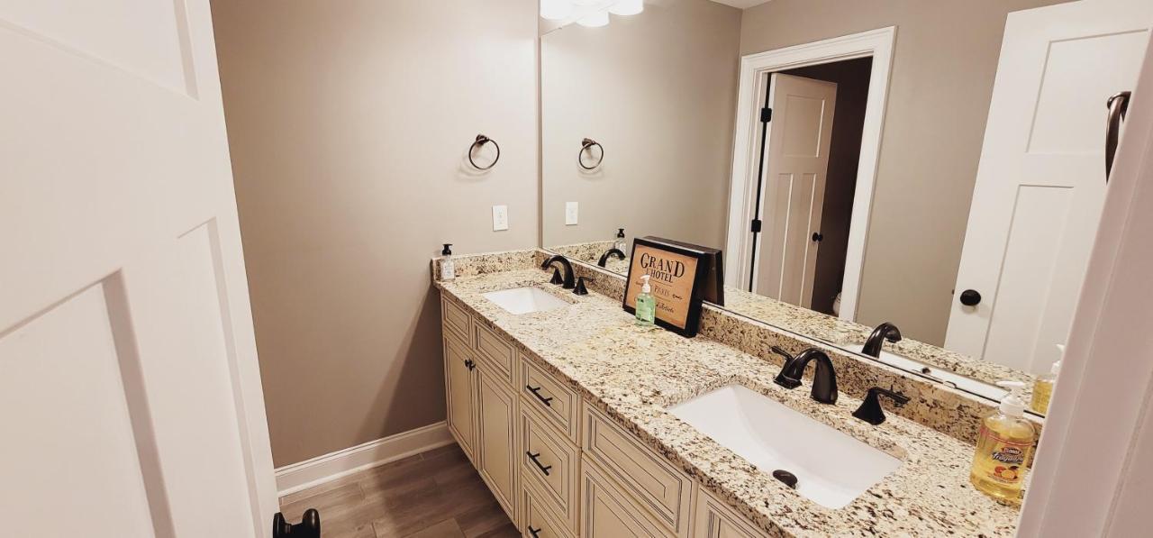 Spacious deluxe house for you, your family&friends Charlotte Exterior foto